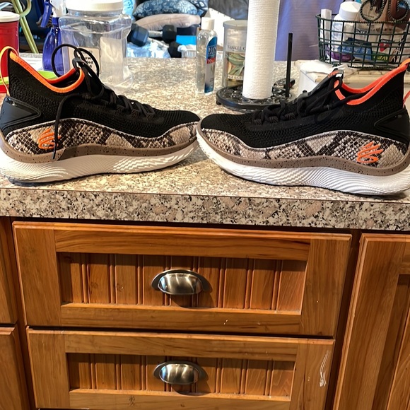 CURRY Brand sneaks size 10.5 BRANDnew wore them-once yesterday-real box perfect - Picture 3 of 7